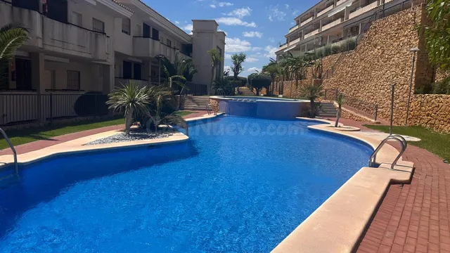 APARTAMENTO CON DOS PISCINAS, GARAJE Y TRASTERO