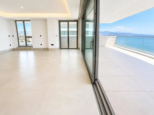 Exclusivo piso en esquina de 4 dormitorios con vistas panorá - foto 4