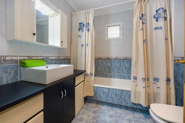 Gran apartamento en torrevijea : 2 hab, 1 baño — 8
