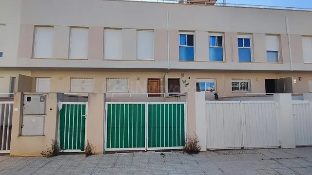 Duplex de 3 dormitorios 2 baños, piscina comunitaria en Orih - foto 3