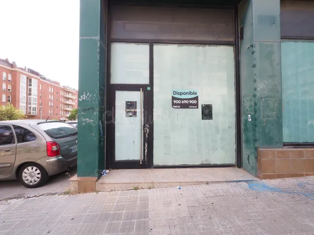SE VENDE LOCAL COMERCIAL EN TERRASSA, ZONA ESPORTIVA - foto 2
