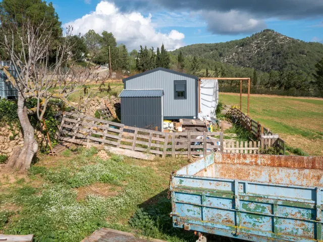 Finca Rústica de 20.000m2 con vivienda en venta. — 42