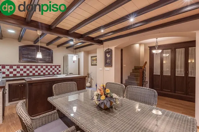 INCREÍBLE CHALET INDEPENDIENTE EN ZONA PRIVILEGIADA — 34