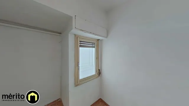 Piso para reformar en el centro de Alicante. — 25