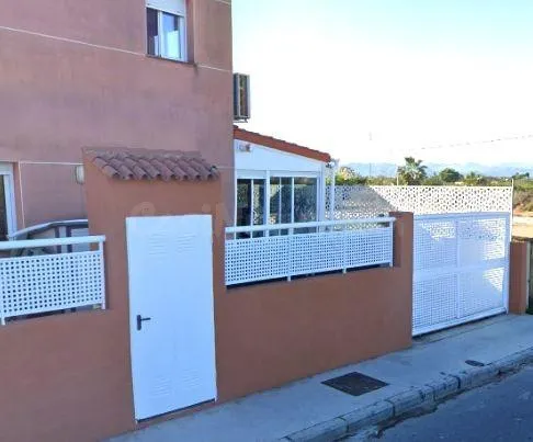 SE VENDE casa adosada OKUPA en C Ben Afeli 57 de Almazora/Al - foto 2