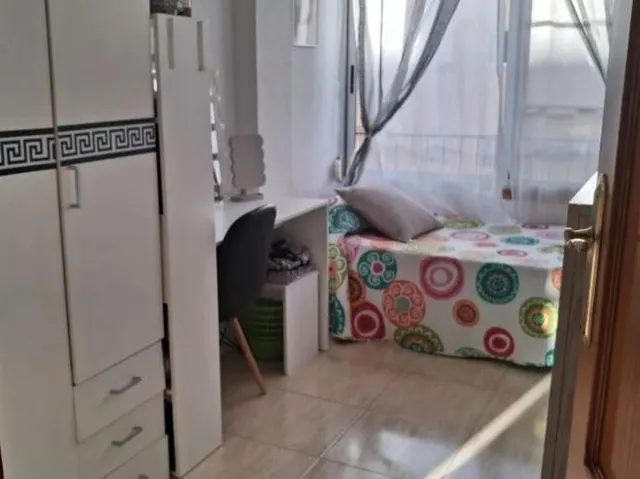 Piso reformado de 3 habitaciones con balcón y vistas al parque, junto al Hospital General — 7