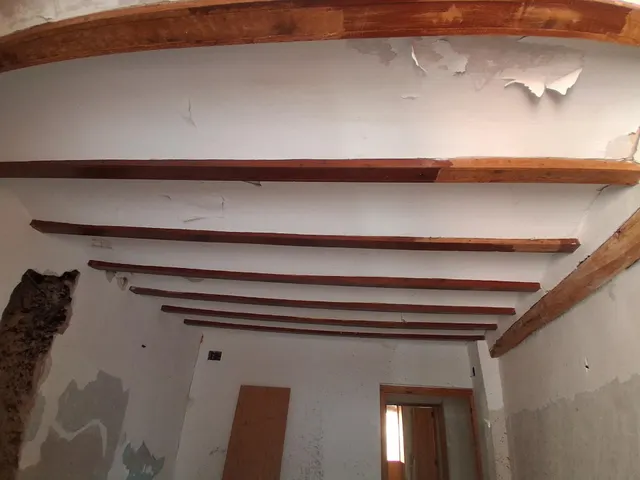 Oportunidad única en el casco histórico de Cocentaina: Casa de pueblo de 206 m2 semi-reformada con terraza y vistas — 14
