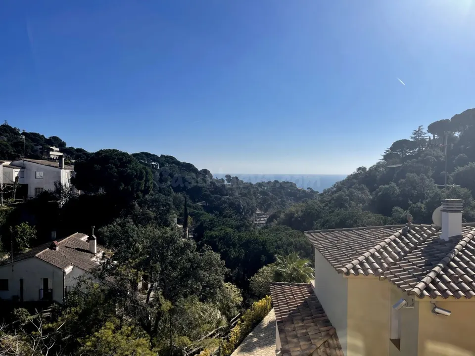 En VENTA parcela con VISTAS AL MAR