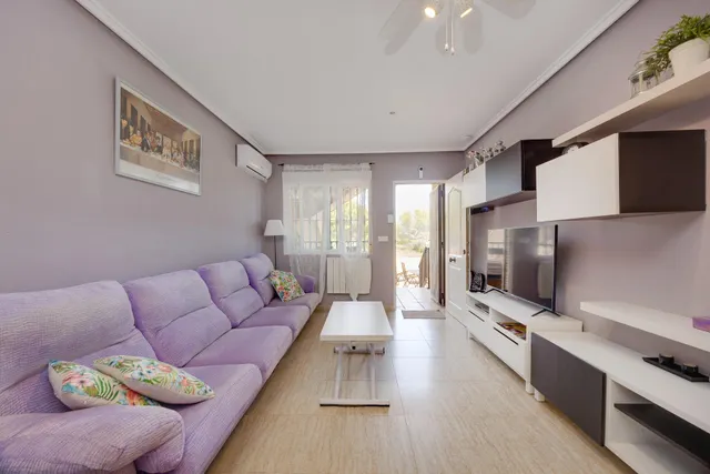 Bungalow de dos dormitorios y piscina comunitaria en Orihuela Costa — 23