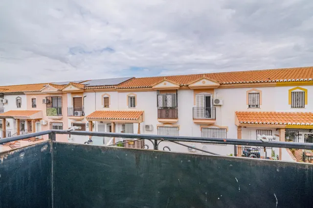 Fantástica casa adosada de 3 plantas con placas fotovoltaicas en Cúllar Vega !! — 24