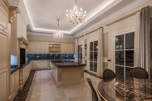 Chalet 7 habitaciones 2000m² en venta - Marbella — 48