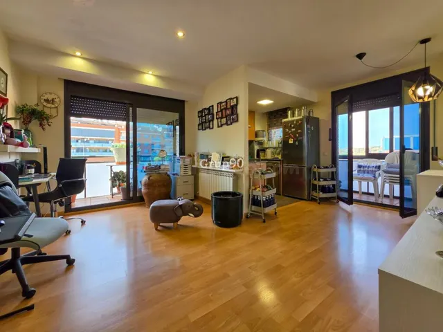 APARTAMENTO ESQUINERO DE 2 habitaciones TOTALMENTE EXTERIOR