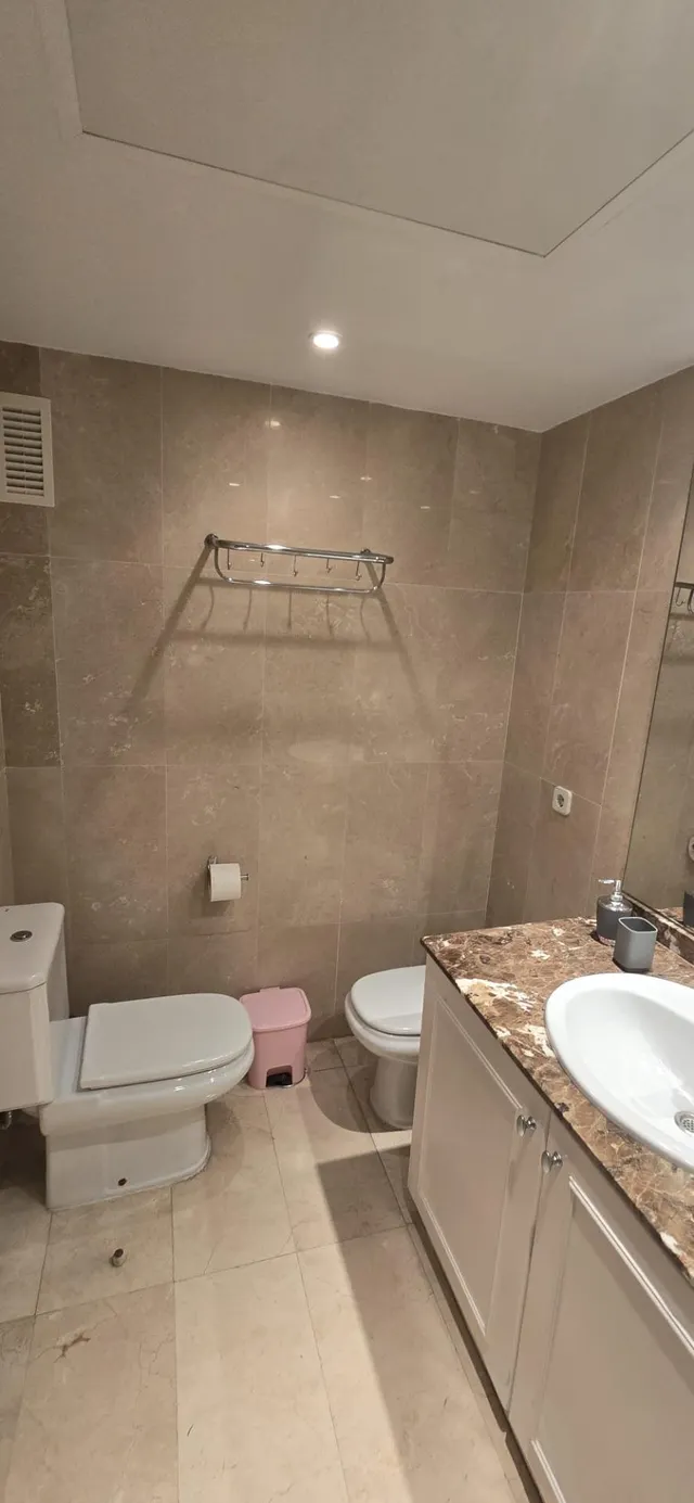 Piso amplio y luminoso de tres dormitorios  en primera línea de playa en Hacienda Beach II-III | CABANILLAS REAL ESTATE — 20