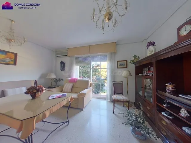 Exclusiva casa bifamiliar junto al Vial: amplitud, diseño y  - foto 2