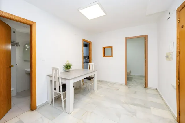 Piso luminoso y bien situado en Cenes de la Vega — 2