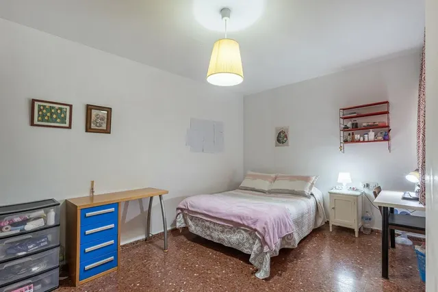 AMPLIO PISO JUNTO A EL CORTE INGLES EN JAEN — 12