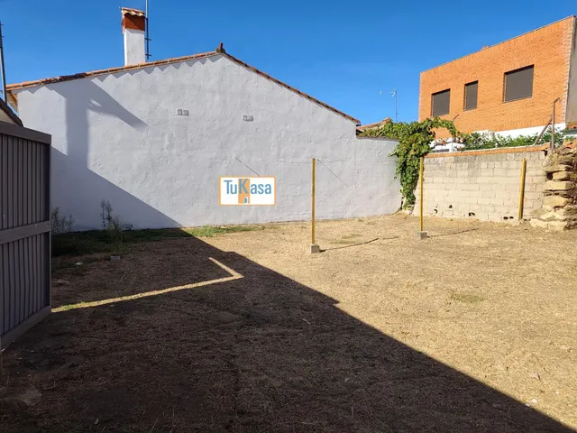 Solar Urbano con 11 metros de fachada y muy cuadrado en Torr - foto 4