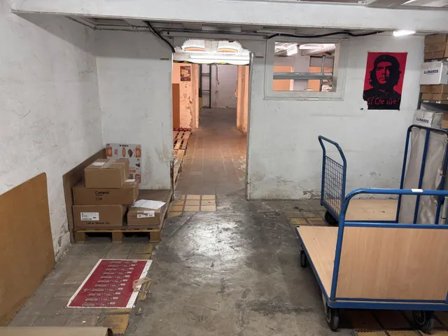 Local comercial muy cerca de las Ramblas — 8