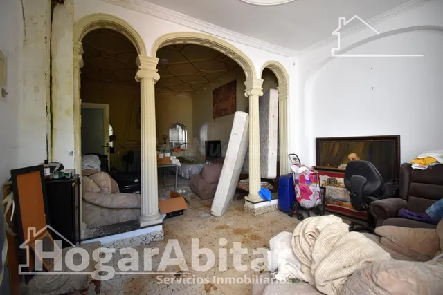 GRAN CASA SEÑORIAL CON TERRAZA Y BARBACOA PARA REFORMAR - foto 4