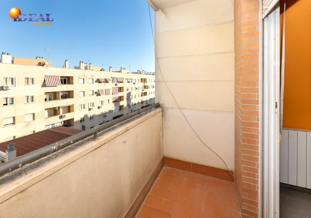 Piso de 3 dormitorios y 2 baños, con cochera. VIVIENDA DE VPO, junto al Parque de Bomberos. — 3