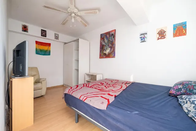 Venta cuarta planta 3 habitaciones sin ascensor Reyes Católicos — 11