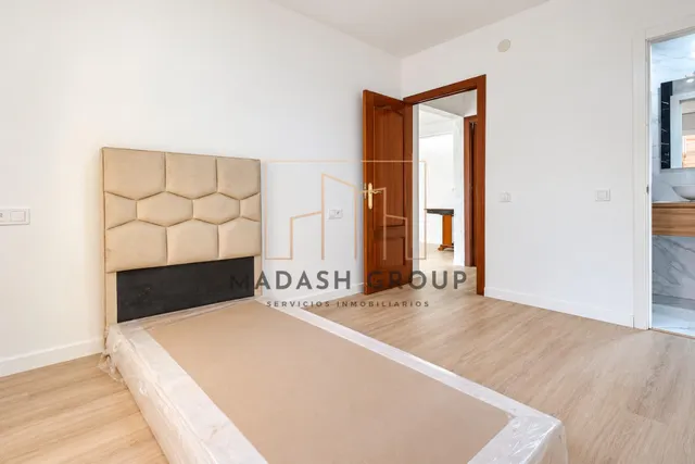 Exclusiva vivienda de 4 dormitorios, totalmente reformada, a 550m del puerto y la playa de Cambrils. — 11