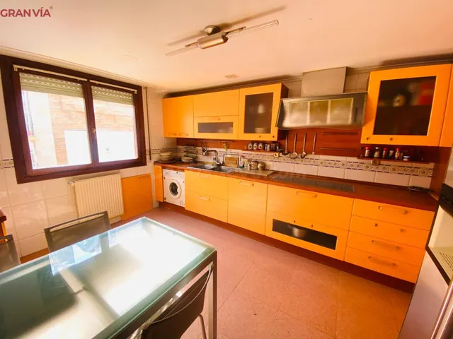 Amplio unifamiliar en venta en Lardero - foto 5