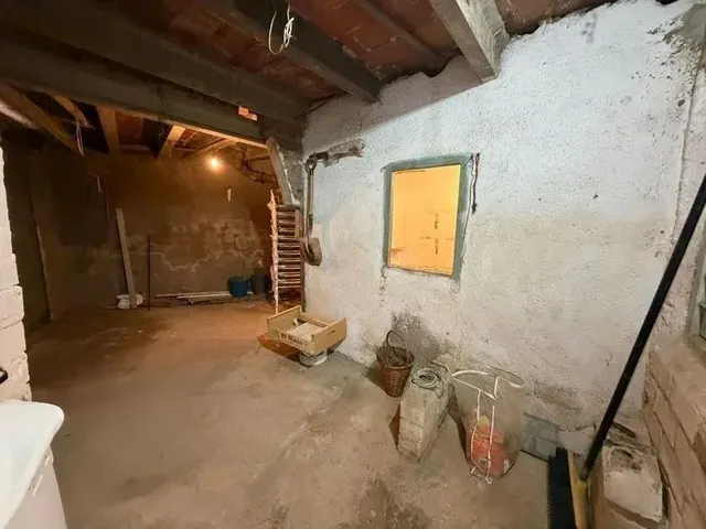 CHALET ADOSADO A REFORMAR, ESQUINERO CON SALIDA A DOS CALLES — 34