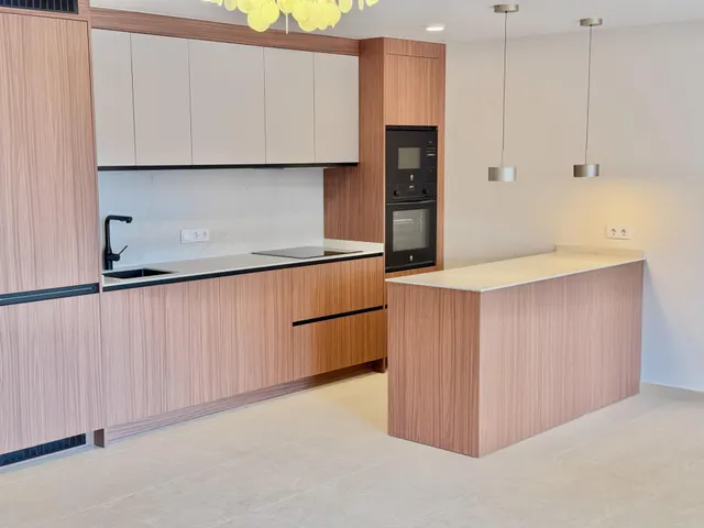 Piso reformado de 3 dormitorios y 2 baños a 200 metros del mar en el centro de Torrevieja — 15