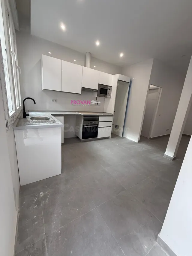 VIVIENDA A ESTRENAR - BAJO CON DOS AMPLIOS Y LUMINOSOS DORMI