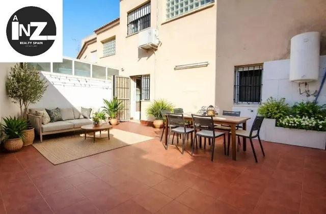 Casa adosada de 5 dormitorios en Santiago de la Ribera, a so