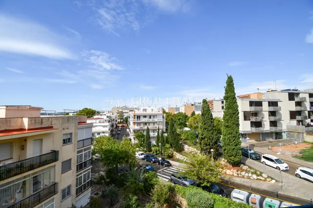 PISO LUMINOSO CON TERRAZA Y VISTAS DESPEJADAS EN SITGES - foto 2