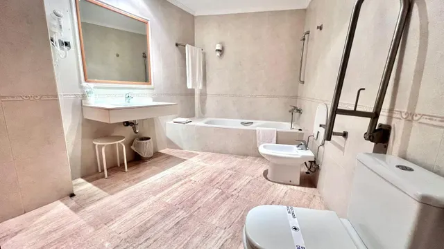 Hotel en venta en Los Montesinos — 18