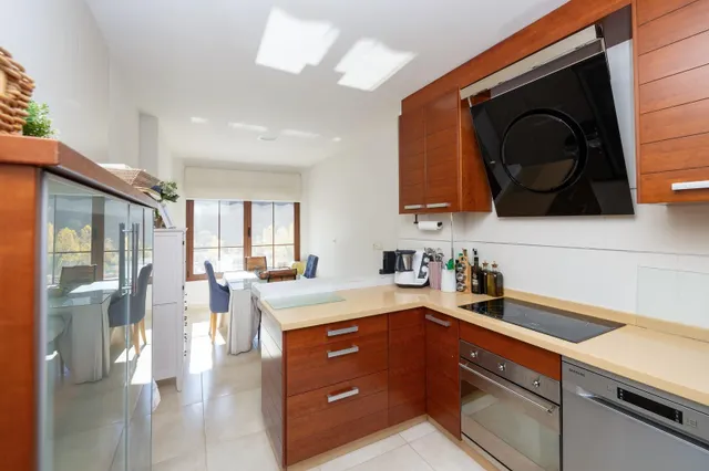 ESPECTACULAR CASA ADOSADA CON PISCINA INDEPENDIENTE — 6
