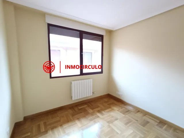 Exclusivo Chalet Pareado Junto al HUBU: Tu Oasis Urbano en Burgos — 27
