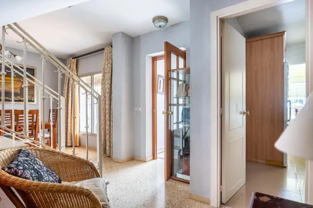 Vive en Simón Verde: Casa pareada con patio, garaje cubierto, piscina y el metro a un paso. — 16