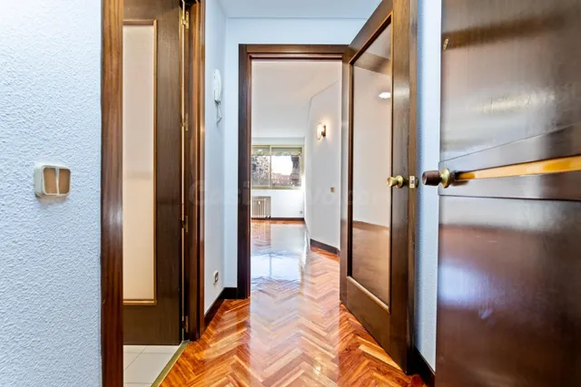 Apartamento con dormitorio independiente, Reformado Con pist - foto 2