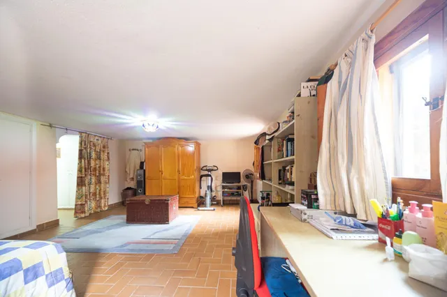 Ponemos a la venta este precioso y peculiar chalet con piscina privada. — 48
