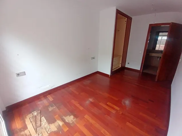 Planta baja de 2 habitaciones con piscina comunitaria para reformar — 18