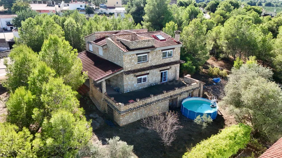CHALET URBANO EN URB PINAR DE CASINOS