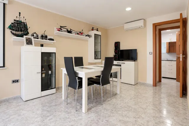 Casa en Reus con garaje para 4 coches, terraza y barbacoa — 8