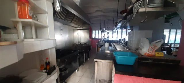 se vende restaurante, equipado a 50 de la playa. Terraza cerrada. — 8