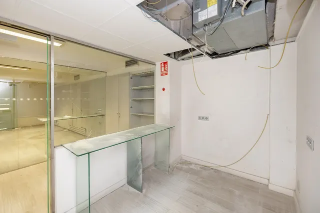Local comercial con casi 1000 m2 en plena Gran via de Granada. Oportunidad única y exclusiva — 10