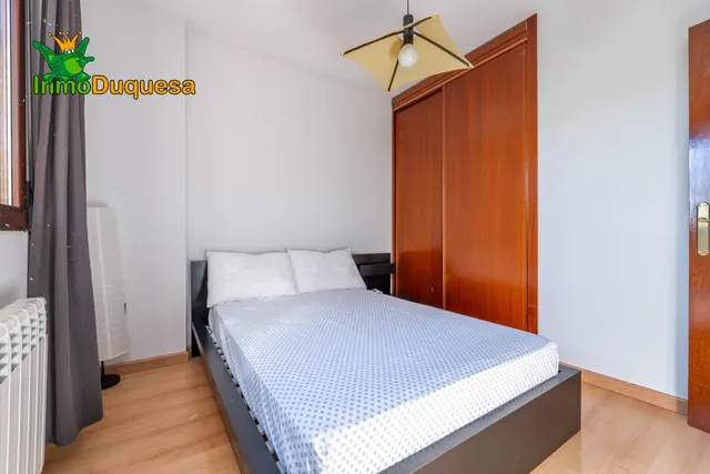 CHALET dividido en dos viviendas con piscina y zona ajardinadas. — 36
