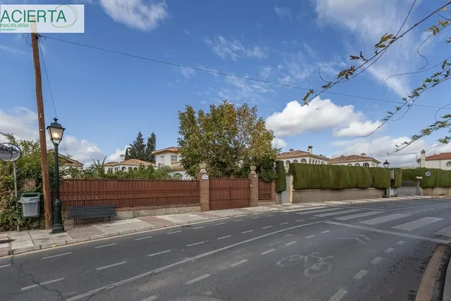 Gran casa con parcela y piscina en Cájar — 37