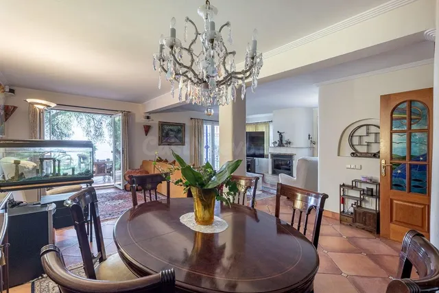 CASA SINGULAR CON JARDIN Y VISTAS A LA BAHIA DE LA HERRADURA - foto 3