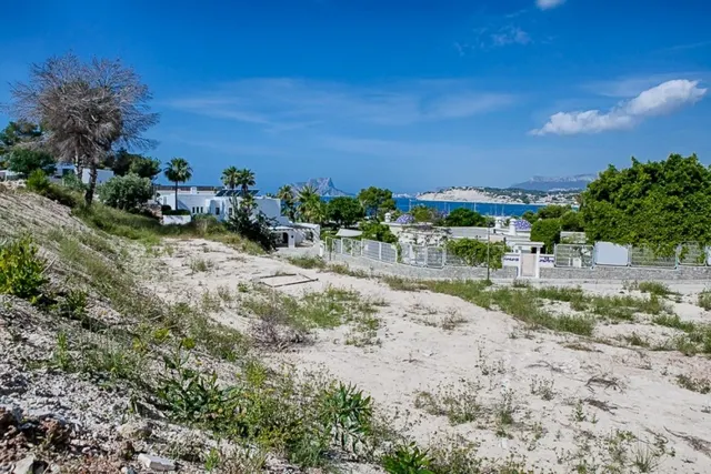 PARCELA CON VISTAS SOBRE EL PUERTO DEPORTIVO DE MORAIRA CON VISTAS AL MAR GEORGEUS — 3