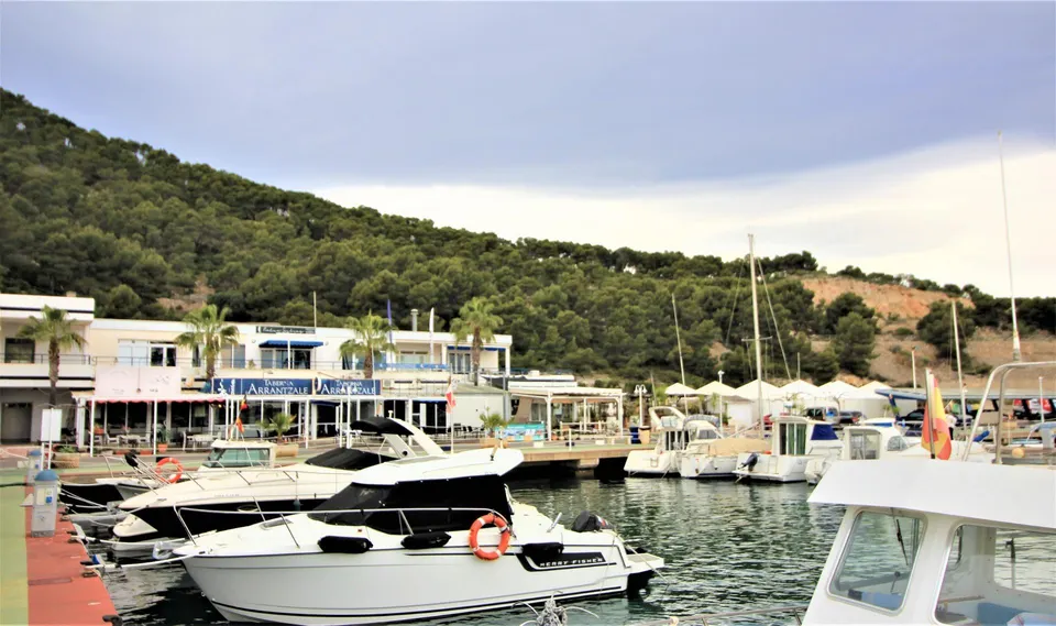 Amarre en el puerto deportivo de Oropesa del Mar