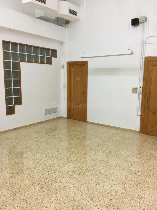 Local comercial en zona inmejorable – Ideal para cualquier t - foto 3