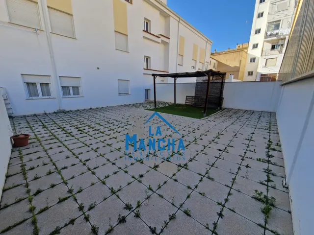 *750€ al mes* inmobiliaria la mancha alquila piso con garaje en el centro de Albacete — 12